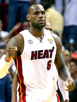 LeBron James comemoração NBA jogo final Miami Heat San Antonio jogo 6 (Foto: Getty Images)