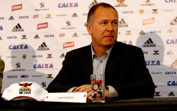 Mano menezes flamengo apresentação (Foto: Marcos Tristão / Agência O Globo)