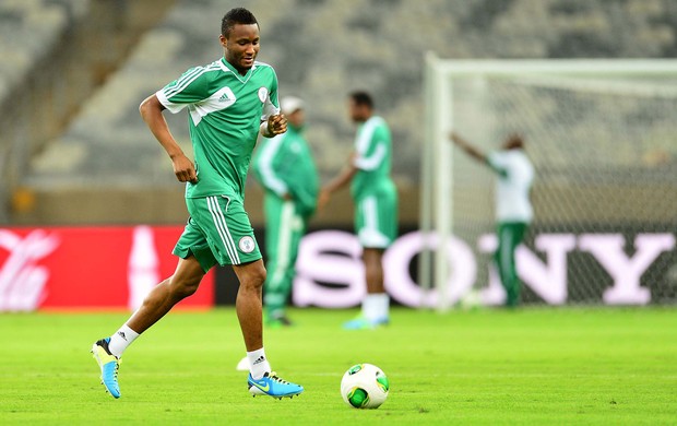 Obi Mikel treino Nigéria (Foto: Marcos Ribolli / Globoesporte.com)