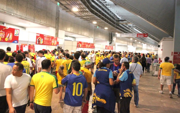 problemas no Mané Garrincha (Foto: Fabrício Marques)