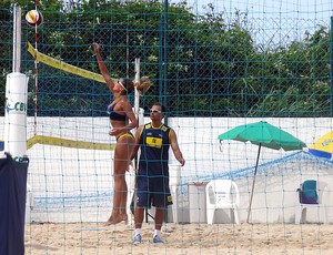 Mari Paraíba Saquarema vôlei de praia treino (Foto: Helena Rebello)