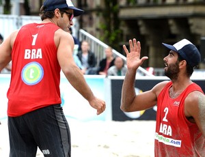 Vôlei de praia, Bruno e Pedro (Foto: Divulgação / Fivb)