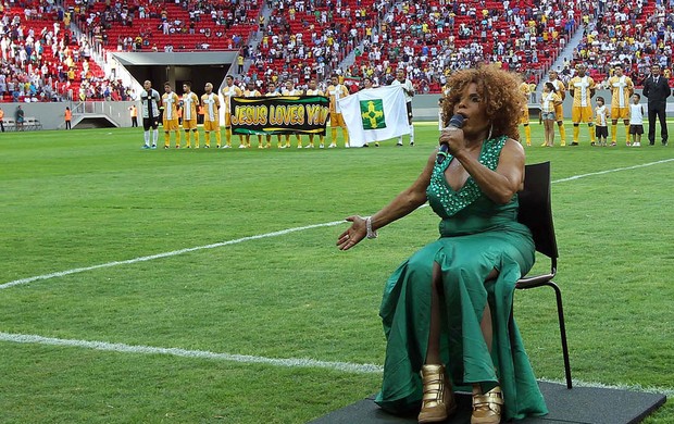 Elza Soares estádio mané garrincha (Foto: Francisco Stuckert / Futura Press)