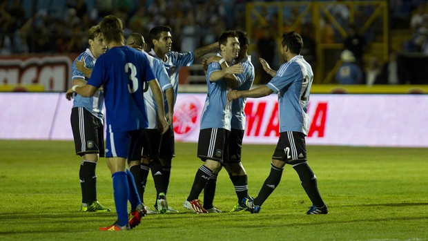 Lionel Messi contra a Guatemala (Foto: EFE)