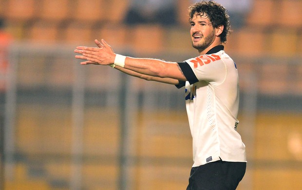 Alexandre Pato, Corinthians e Portuguesa (Foto: Marcos Ribolli)