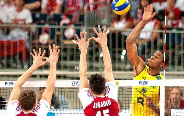 vôlei lucarelli brasil e polônia liga mundial (Foto: Agência EFE)