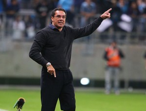 Vanderlei Luxemburgo orienta time do Grêmio (Foto: Lucas Uebel/Grêmio FBPA)