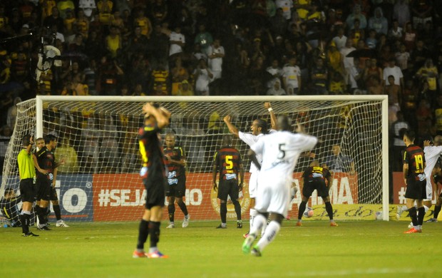 sport x bragantino (Foto: Aldo Carneiro / Pernambuco Press)