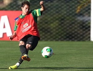 Bernard treino seleção brasileira (Foto: Mowa Press)