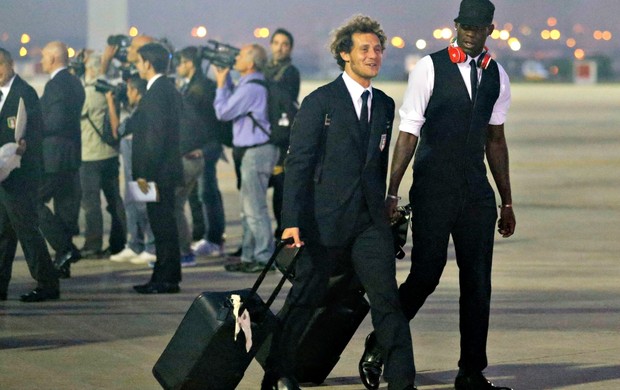 Itália desembarque Diamanti e Balotelli (Foto: Reuters)