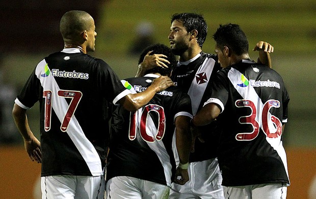 carlos alberto vasco gol bahia brasileirão 2013 (Foto: Marcelo Sadio / Vasco.com.br)