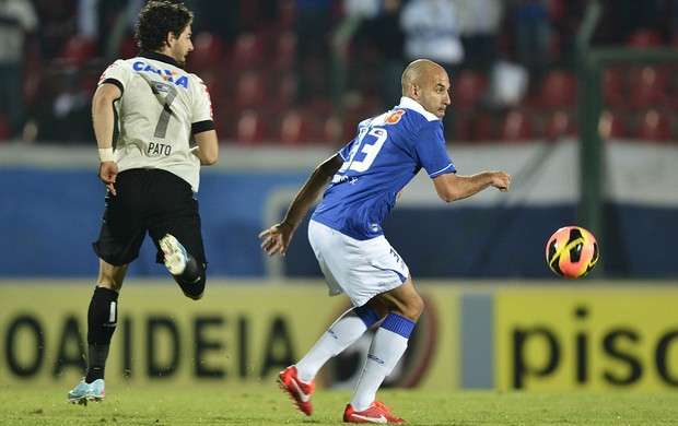 pato corinthians jogo cruzeiro (Foto: Washington Alves/VIPCOMM)