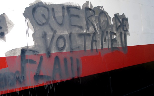 muro pichado flamengo gávea (Foto: Fábio Leme )