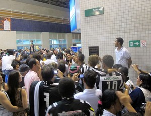 Torcida Botafogo Aracaju chegada (Foto: Thales Soares)