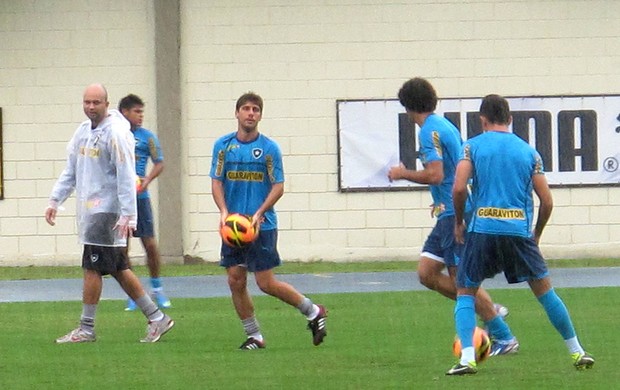 jogadores treino Botafogo (Foto: Thales Soares)