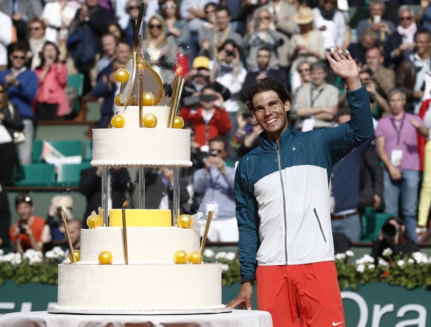 Rafael Nadal oitavas Roland Garros bolo (Foto: AFP)