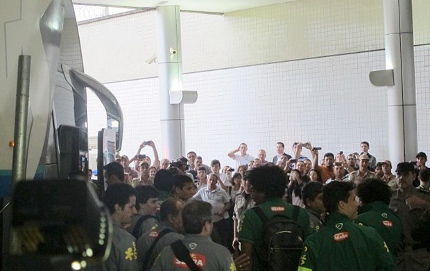 Desembarque seleção brasil goiania (Foto: Richard Souza)