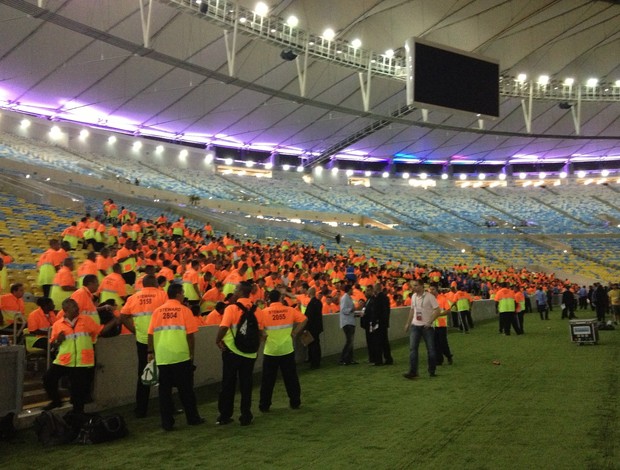 Maracanã seguranças contratados pelo COL (Foto: Marcelo Baltar)