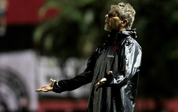 Paulo Autuori, Vitória x Vasco (Foto: Eduardo Martins/Futura Press)