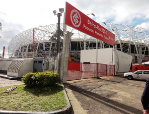 Toda estrutura metálica do Beira-Rio deverá ser finalizada em novembro  (Foto: Carmem Lopes/GLOBOESPORTE.COM)