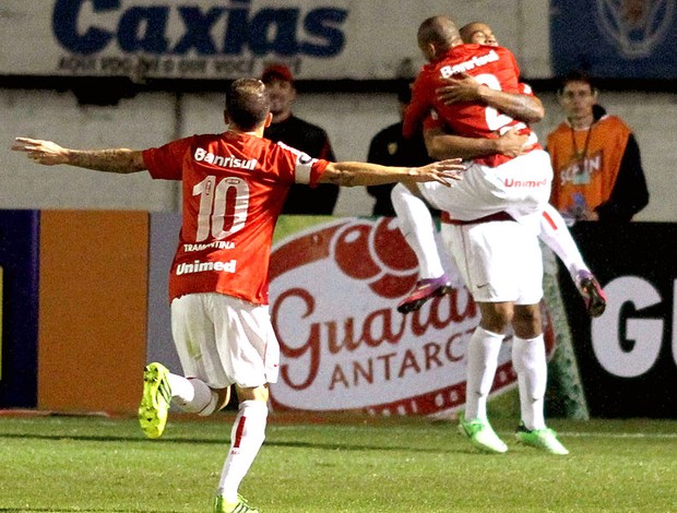 Rodrigo Moledo comemoração gol Internacional Criciuma (Foto: Fernando Ribeiro / Futura Press)