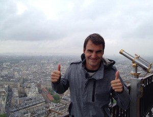 Roger Federer passeia por Paris entre um jogo e outro de Roland Garros (Foto: Reprodução Twitter)