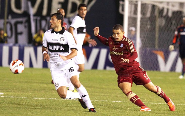 Edinho jogo Fluminense Olimpia (Foto: Ricardo Ayres / Photocamera)