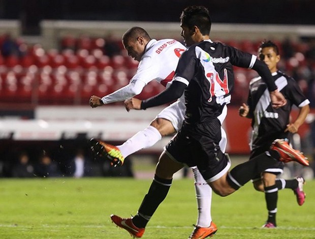 Luis Fabiano marca, São Paulo x Vasco (Foto: Rubens Chiri/saopaulofc.net)