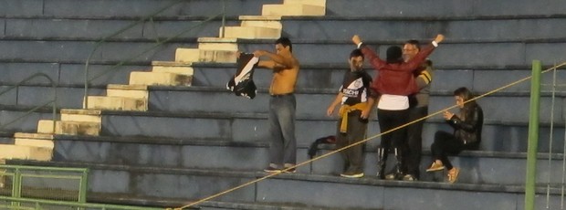 Torcedores Ponte Preta x Flamengo Juiz de Fora (Foto: Thiago Benevenutte)