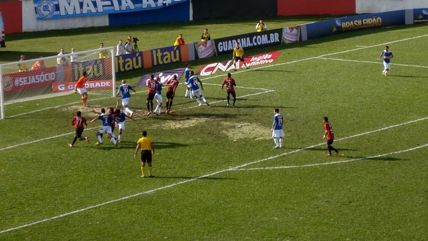 Atlético-PR x Cruzeiro, na VIla Olímpica, pelo Campeonato Brasileiro (Foto: Fernando Freire)