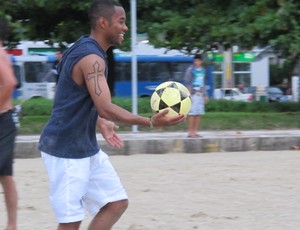 Robinho - futevôlei - Santos (Foto: Bruno Gutierrez)