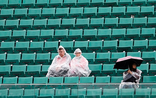 tênis chuva roland garros (Foto: Agência Reuters)