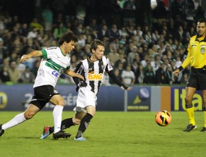 bernard CORITIBA x ATLÉTICO-mg (Foto: Joka Madruga/Futura Press/Agência Estado)