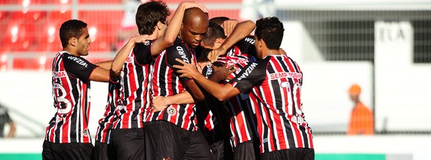 Lucio gol São Paulo x Ponte Preta (Foto: Marcos Ribolli / Globoesporte.com)