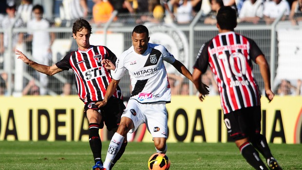 Ponte Preta x São Paulo (Foto: Marcos Ribolli / Globoesporte.com)