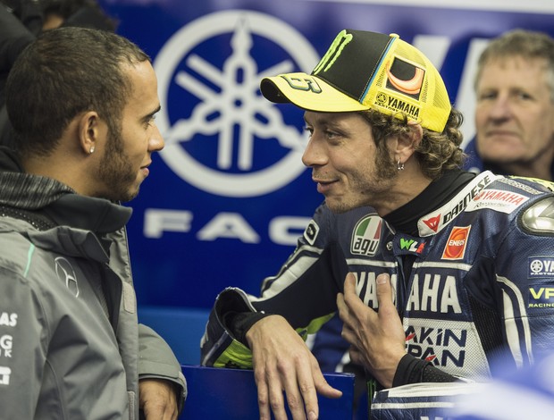 Lewis Hamilton e Valentino Rossi em Le mans (Foto: Getty Images)