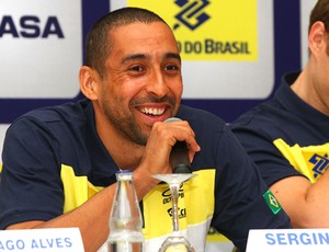 Serginho na coletiva da seleção de vôlei (Foto: Luiz Pires / VIPCOMM)