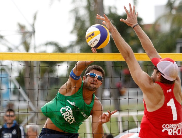 vôlei de praia Vitor Felipe Corrientes (Foto: FIVB)