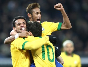 Neymar Fred comemoração Brasil jogo Itália (Foto: Mowa Press)