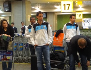 Grêmio chega ao Brasil depois da eliminação (Foto: Hector Werlang/GLOBOESPORTE.COM)