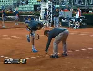 Viktor Troicki em partida no Masters 1000 de Roma (Foto: Reprodução SporTV)