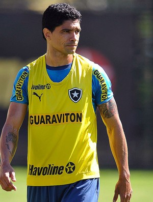 Renato treino Botafogo (Foto: Fabio Castro / Agif)