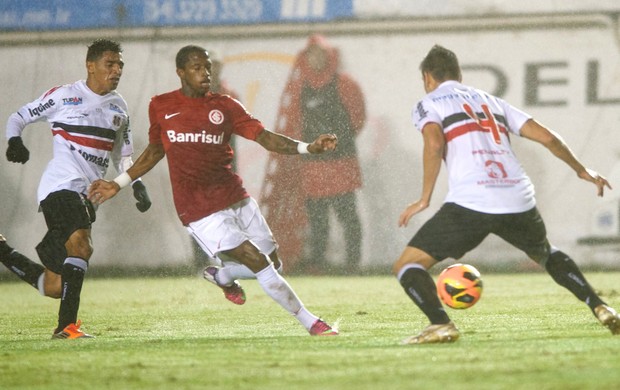 Fred, do Inter, contra o Santa Cruz pela Copa do Brasil (Foto: Alexandre Lops/Divulgação, Inter)