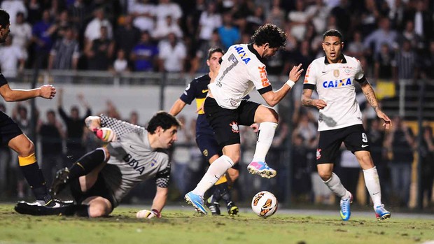 Pato, Corinthians x Boca Juniors (Foto: Marcos Ribolli)