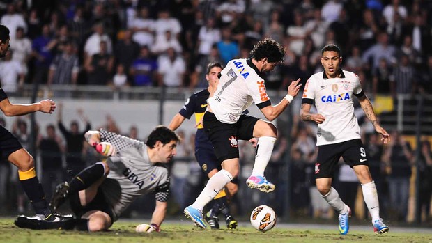 Pato, Corinthians x Boca Juniors (Foto: Marcos Ribolli)