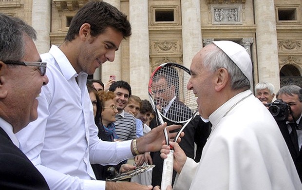 Del Potro tênis Papa raquete (Foto: Reprodução / Twitter @TheSliceTweets)