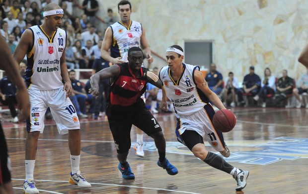 Basquete Flamengo x São José (Foto: Cláudio Capucho / PMSJC)