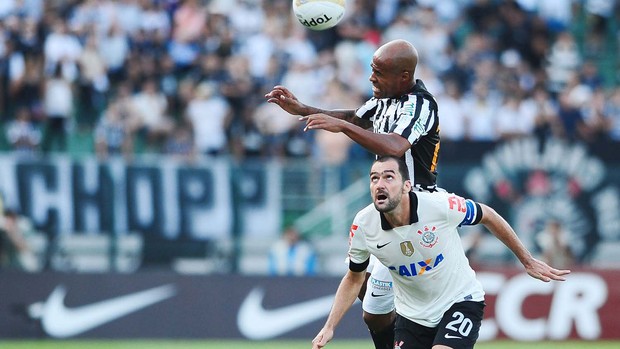 Danilo e Marcos Assunção, Corinthians x Santos (Foto: Marcos Ribolli)