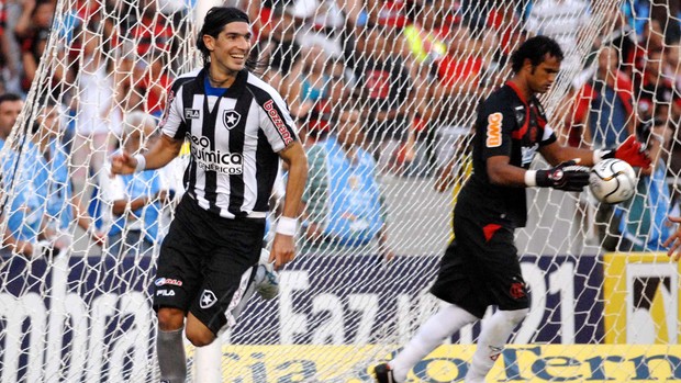 Loco Abreu Botafogo 2010 arquivo (Foto: O Globo)