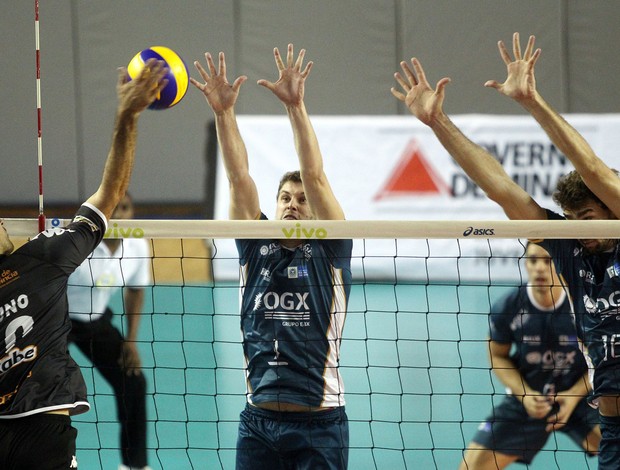 Bruninho e Lucão Vôlei Rio de Janeiro x Club Buenos Aires (Foto: Gaspar Nobrega / Inovafoto)